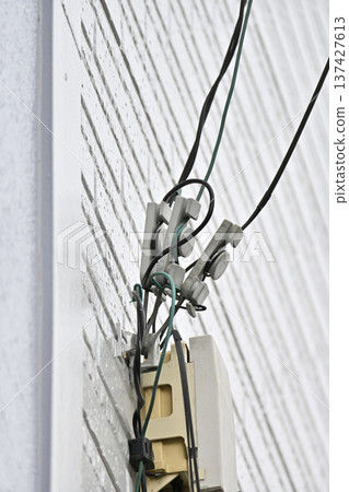 Internet, fiber optic lines, and telephones: Construction on the exterior walls of homes 137427613