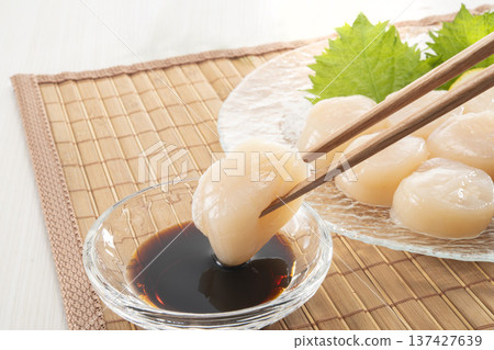 Fresh Hokkaido scallop sashimi, delicious raw scallop adductor muscle, Japanese food and seafood ingredient 137427639