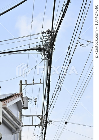 網路、光纖電話安裝、電線桿和電報桿安裝 137427660