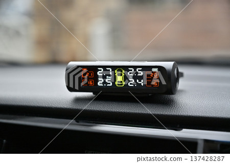 Tire pressure monitor car 137428287