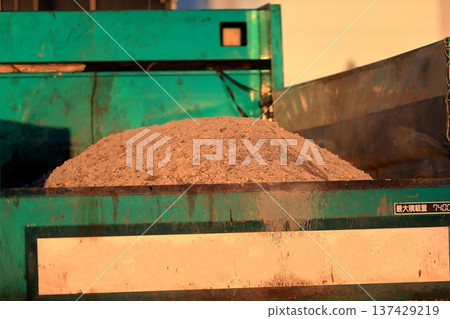 自卸車圖像 137429219