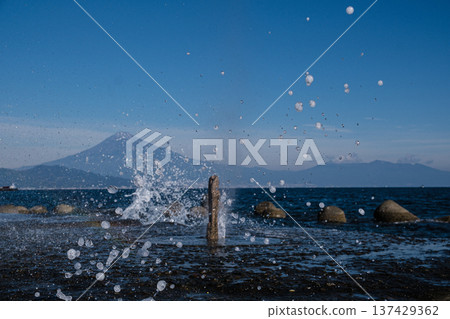 靜岡縣美保松原富士山海浪噴發 靜岡縣美保松原富士山海浪噴發 137429362