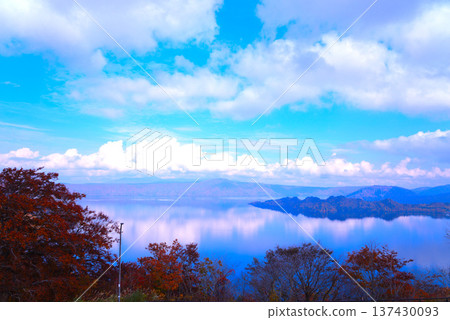 Lake Towada in late autumn as seen from the Hakko Pass Observatory (Towada City, Aomori Prefecture) 137430093