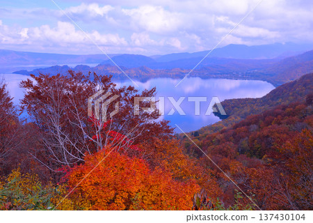 Lake Towada in late autumn as seen from the Hakko Pass Observatory (Towada City, Aomori Prefecture) Lake Towada in late autumn as seen from the Hakko Pass Observatory (Towada City, Aomori Prefecture) 137430104
