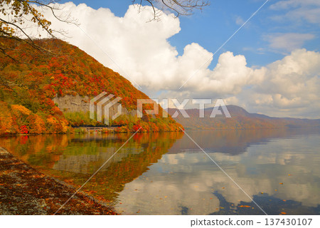 Lake Towada in late autumn (Towada City, Aomori Prefecture) 137430107