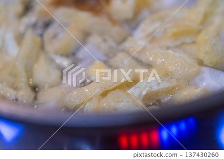 味噌湯配炸豆腐 137430260