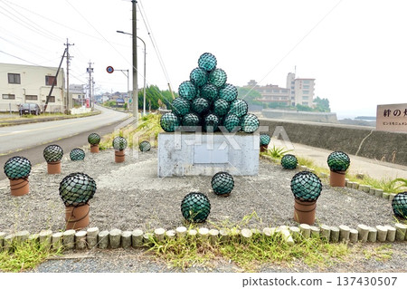 Ise-Shima, Bottle Road, a view of the Bonding Light Monument, Hamajimacho, Shima City, Mie Prefecture 137430507