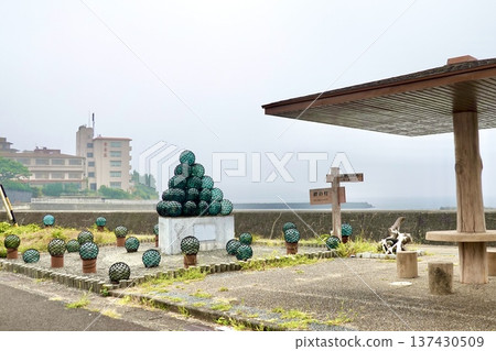 Ise-Shima, Bottle Road, a view of the Bonding Light Monument, Hamajimacho, Shima City, Mie Prefecture Ise-Shima, Bottle Road, a view of the Bonding Light Monument, Hamajimacho, Shima City, Mie Prefecture 137430509