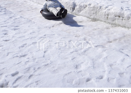 Sledding (Snow tubing) 02 Sledding (Snow tubing) 02 137431003