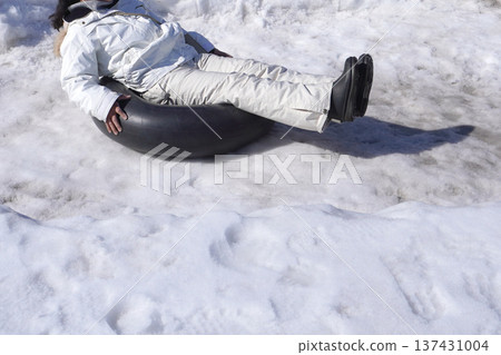 Sledding (Snow tubing) 03 Sledding (Snow tubing) 03 137431004