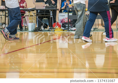 [Nursery school sports day: Disbanding after performance] 137431087