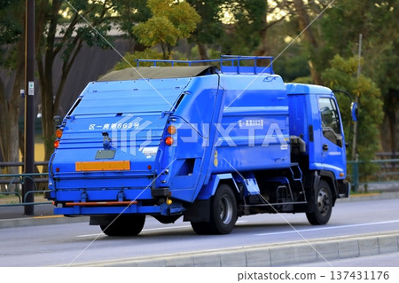 Garbage truck (garbage truck) image 137431176