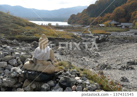 Mount Osore in late autumn (Mutsu City, Aomori Prefecture) 137431545