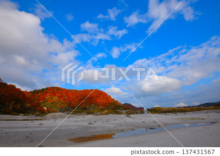 Mount Osore in late autumn (Mutsu City, Aomori Prefecture) Mount Osore in late autumn (Mutsu City, Aomori Prefecture) 137431567
