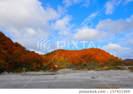 Mount Osore in late autumn (Mutsu City, Aomori Prefecture) Mount Osore in late autumn (Mutsu City, Aomori Prefecture) 137431569
