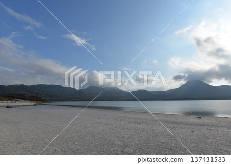 Mount Osore in late autumn (Mutsu City, Aomori Prefecture) 137431583