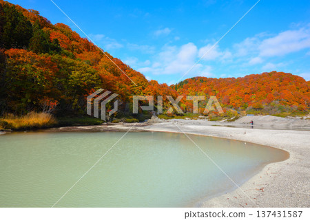 Mount Osore in late autumn (Mutsu City, Aomori Prefecture) 137431587