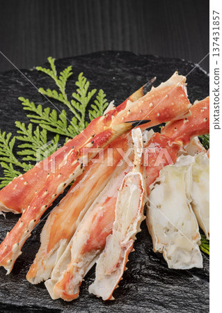 Boiled king crab meat presented in vibrant red. A gorgeous presentation of premium seafood from Hokkaido. 137431857