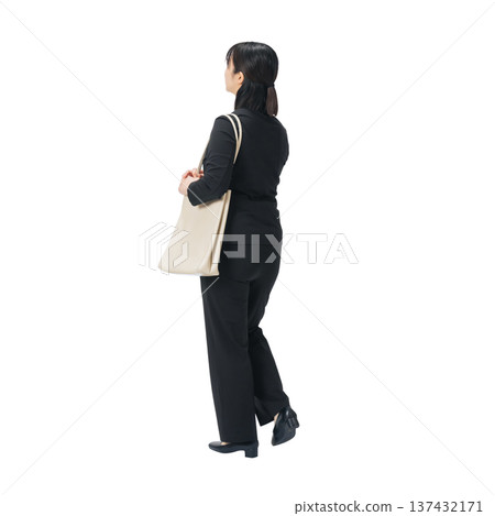 Back view of a walking female business person in a suit. Full-body photo PNG with transparent background, precisely cut out by hand. 137432171
