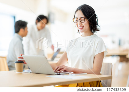 Young lady, business woman, office casual Young lady, business woman, office casual 137432809