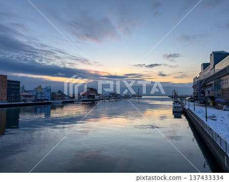 The vibrant sunset and reflections on the water surface of Kushiro Port in winter 2026.1.29 Kushiro City, Japan The vibrant sunset and reflections on the water surface of Kushiro Port in winter 2026.1.29 Kushiro City, Japan 137433334