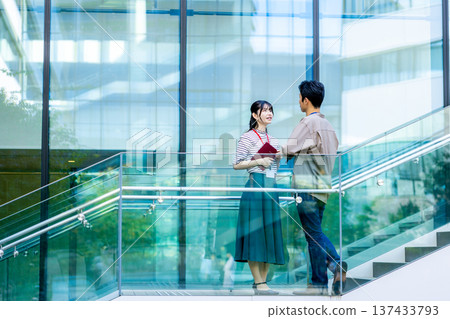 辦公室業務的女人 辦公室業務的女人 137433793