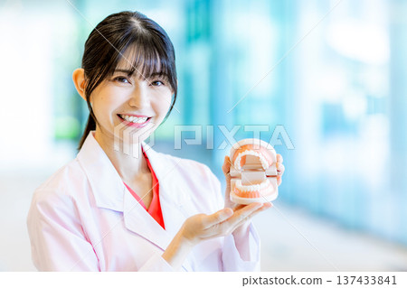 Dentist Female 137433841