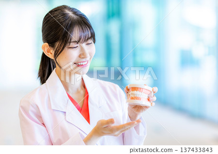 Dentist Female 137433843