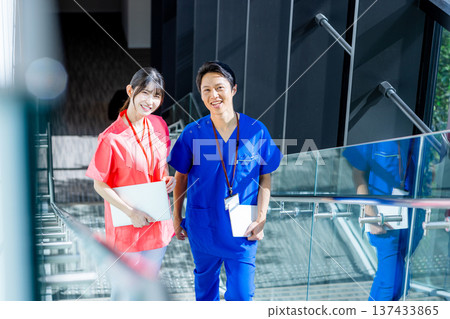 Young doctors and nurses working in hospitals Young doctors and nurses working in hospitals 137433865