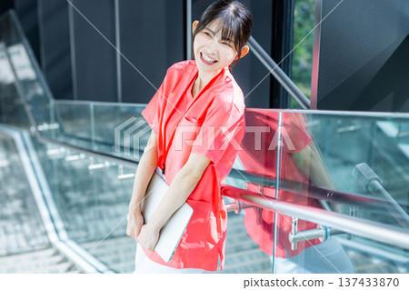 Young lady's portrait Young lady's portrait 137433870