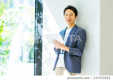 A businessman with a tablet 137433891