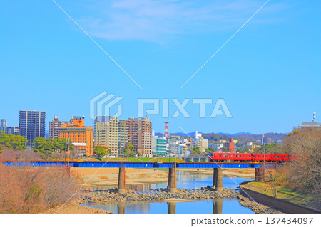 Okazaki City, Aichi Prefecture, scenery of the townscape of Okazaki City and Meitetsu train Okazaki City, Aichi Prefecture, scenery of the townscape of Okazaki City and Meitetsu train 137434097