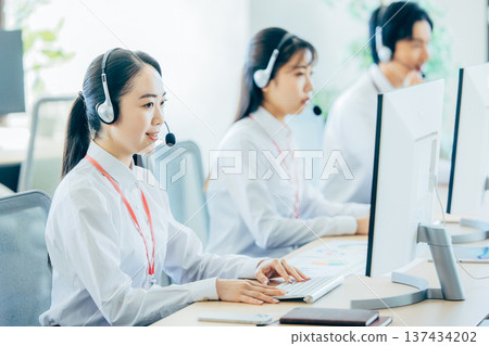 呼叫中心員工 137434202