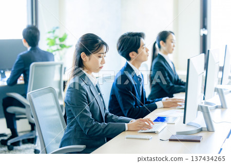  Business image 137434265