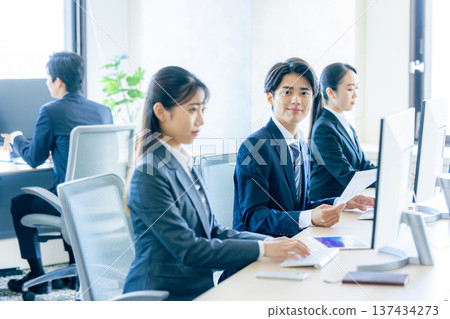  企業形象 137434273