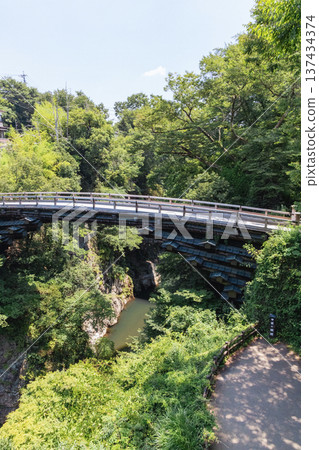 夏日裡的甲斐猿橋：日本三大特色橋樑之一 137434374