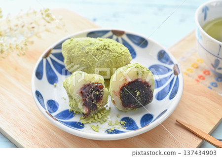 Japanese sweets Uguisu mochi 137434903