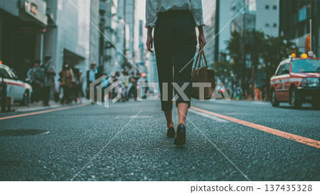 走路的女人 137435328