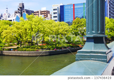 大阪市天滿橋週邊的春景 137436419