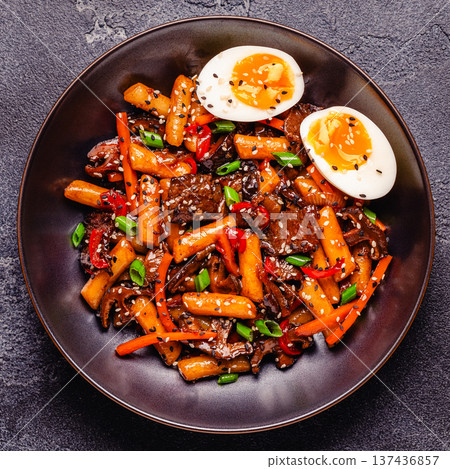 Tteokbokki ,Spicy Stir fried Rice Cake. 137436857