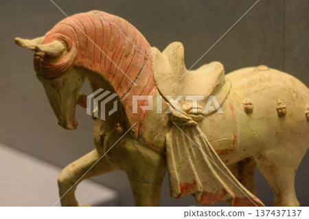 Tang Dynasty clay pottery statue of a horse exhibited in Luoyang Museum in Henan province, China Tang Dynasty clay pottery statue of a horse exhibited in Luoyang Museum in Henan province, China 137437137
