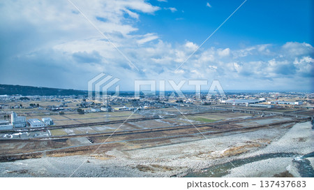 The Kurobe River alluvial fan seen from around Gonzo Bridge over the Kurobe River in eastern Toyama Prefecture, Japan 137437683
