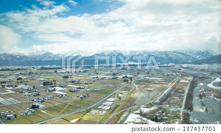從日本富山縣東部黑部川上的權藏橋附近可以看到黑部川沖積扇。 137437701