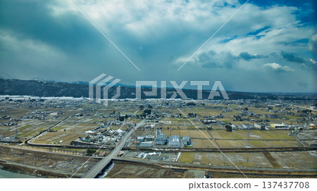從日本富山縣東部黑部川上的權藏橋附近可以看到黑部川沖積扇。 137437708