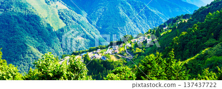 Shimoguri Village is a hidden village with spectacular views, described as the Tyrol of Japan. [Unexplored scenery in the sky of the Southern Alps] 137437722