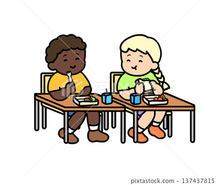 兩個孩子在教室裡一起吃午餐。 兩個孩子在教室裡一起吃午餐。 137437815