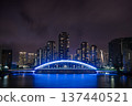 從隅田川大橋眺望永泰橋和摩天大樓的夜景 137440521