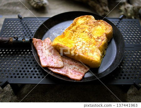 Camping rice French toast 137441963