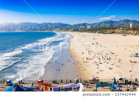 Santa Monica Beach, Los Angeles (some soft focus) Santa Monica Beach, Los Angeles (some soft focus) 137442444