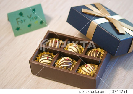 Chocolate box Chocolate box 137442511
